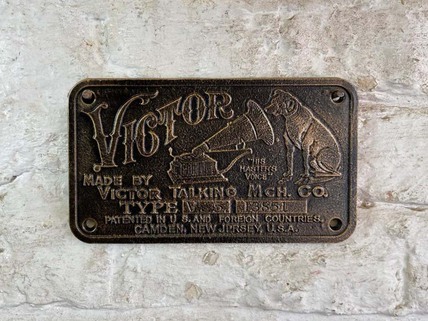 old VICTOR plaque (HMV)